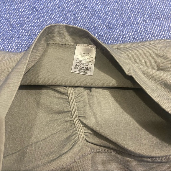 NIP Gray Wire-free Strapless Seamless Stretchy Bra - Picture 5 of 7